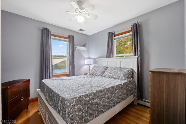 18 W Grochowiak St, South River Boro, NJ 08882
