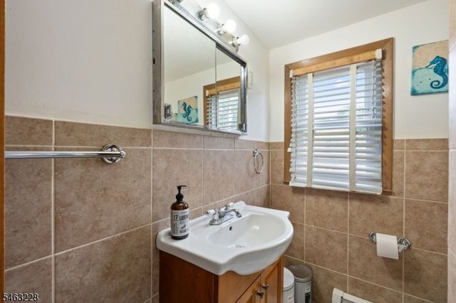 18 W Grochowiak St, South River Boro, NJ 08882