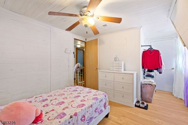18 W Grochowiak St, South River Boro, NJ 08882