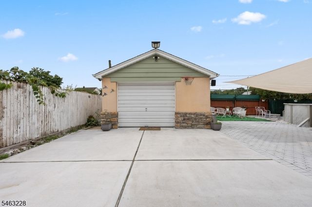 18 W Grochowiak St, South River Boro, NJ 08882