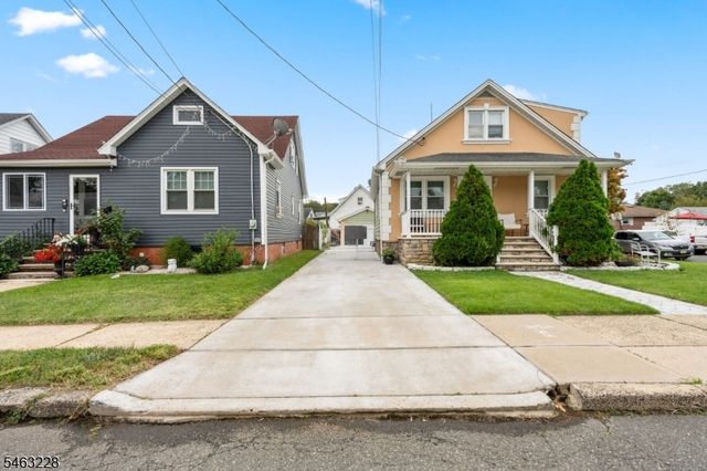 18 W Grochowiak St, South River Boro, NJ 08882