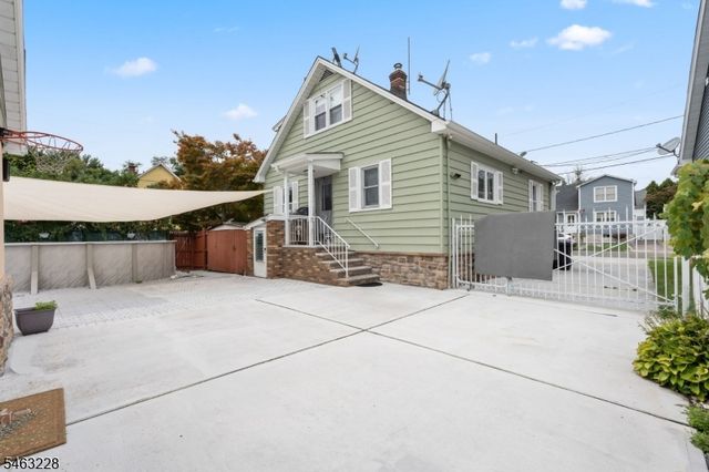 18 W Grochowiak St, South River Boro, NJ 08882