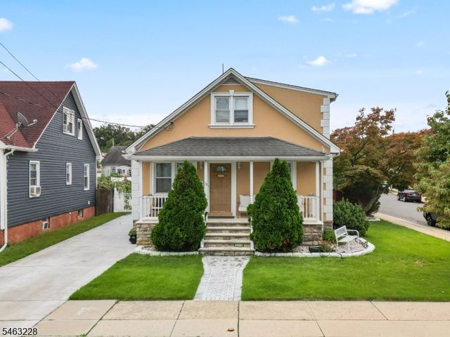 18 W Grochowiak St, South River Boro, NJ 08882