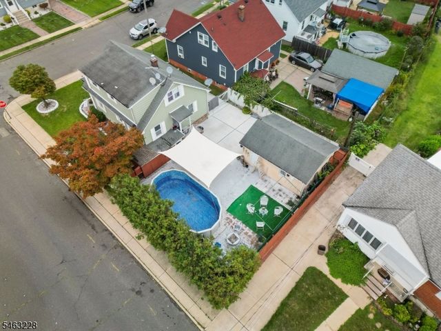 18 W Grochowiak St, South River Boro, NJ 08882