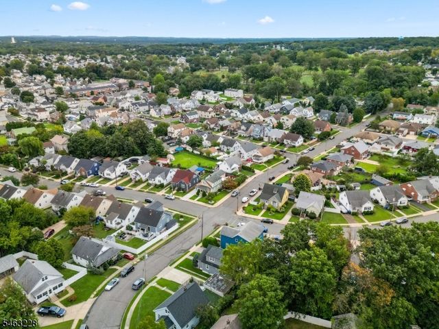 18 W Grochowiak St, South River Boro, NJ 08882