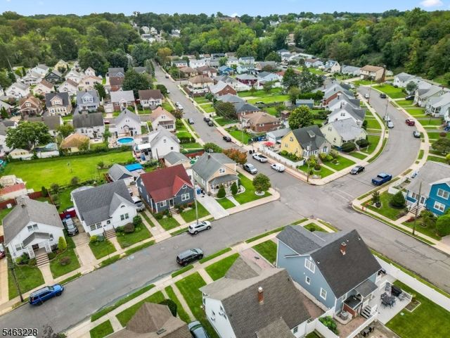 18 W Grochowiak St, South River Boro, NJ 08882