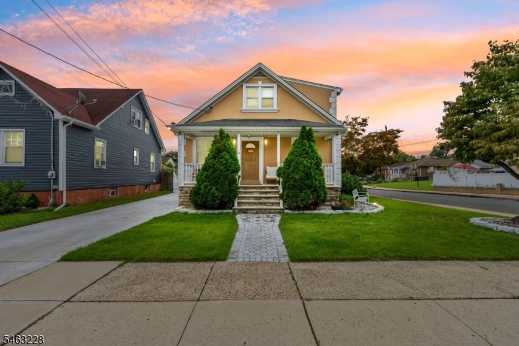 18 W Grochowiak St, South River Boro, NJ 08882 — exterior