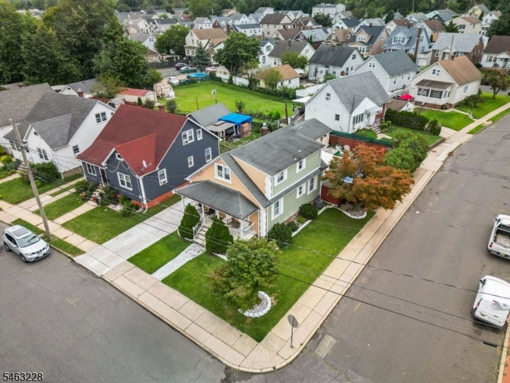 18 W Grochowiak St, South River Boro, NJ 08882 — photo 2