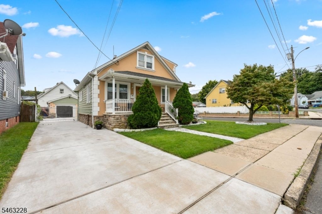 18 W Grochowiak St, South River Boro, NJ 08882 — photo 3