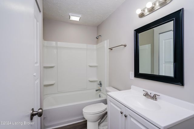 8903 Willowcreek Dr, Louisville, KY 40219