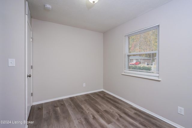 8903 Willowcreek Dr, Louisville, KY 40219