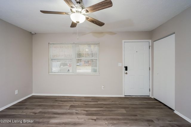 8903 Willowcreek Dr, Louisville, KY 40219