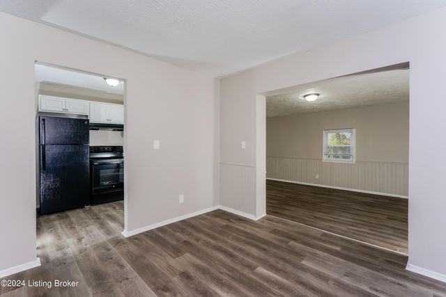 8903 Willowcreek Dr, Louisville, KY 40219