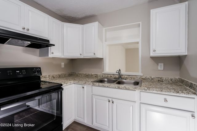 8903 Willowcreek Dr, Louisville, KY 40219