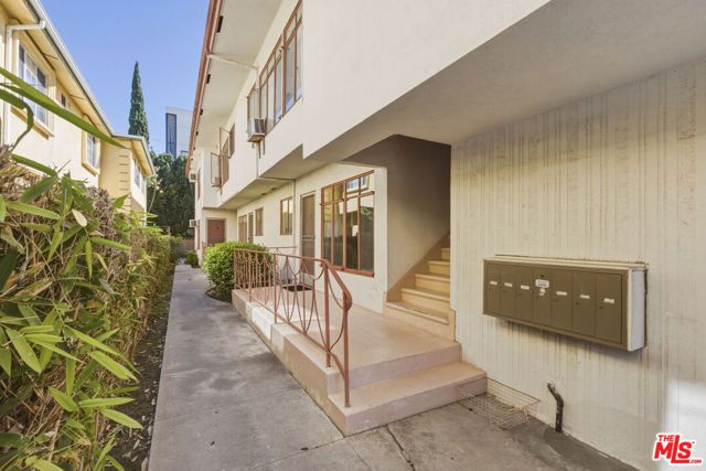1058 Wooster 1, Los Angeles, CA 90035