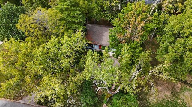 106 NW Greentree Lane, Kansas City, MO 64116