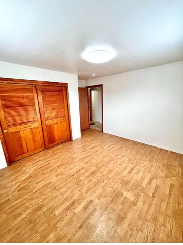 615 Candelaria Road NW, Albuquerque, NM 87107