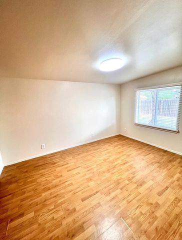 615 Candelaria Road NW, Albuquerque, NM 87107