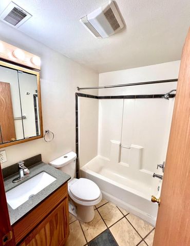 615 Candelaria Road NW, Albuquerque, NM 87107