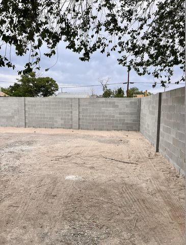 615 Candelaria Road NW, Albuquerque, NM 87107