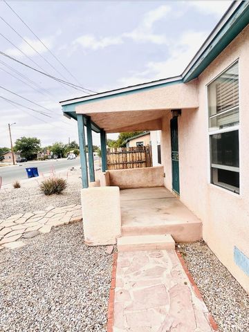 615 Candelaria Road NW, Albuquerque, NM 87107