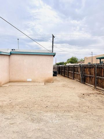 615 Candelaria Road NW, Albuquerque, NM 87107