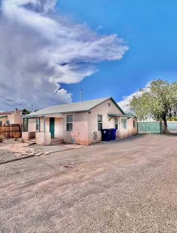 615 Candelaria Road NW, Albuquerque, NM 87107