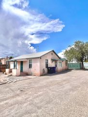 615 Candelaria Road NW, Albuquerque, NM 87107