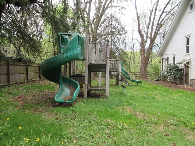 227 Wurtemburg Rd, Ellwood City, PA 16117