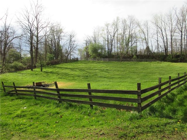 227 Wurtemburg Rd, Ellwood City, PA 16117