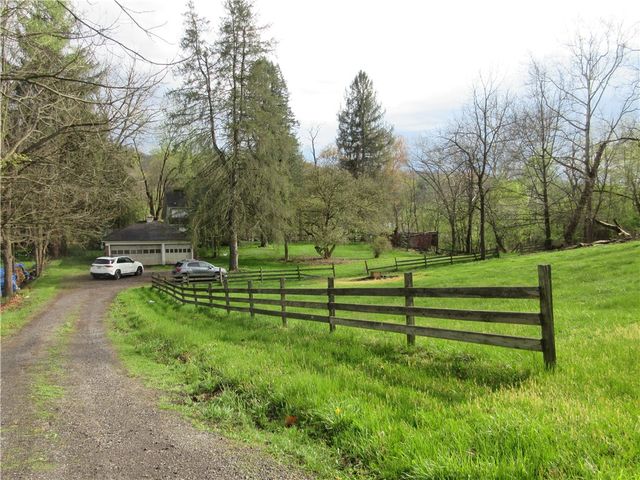 227 Wurtemburg Rd, Ellwood City, PA 16117