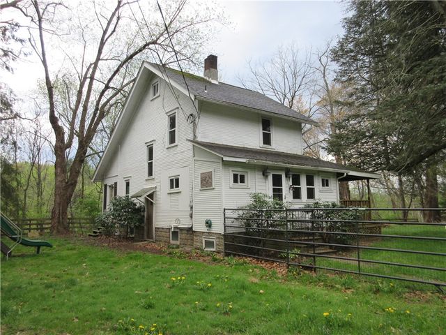 227 Wurtemburg Rd, Ellwood City, PA 16117