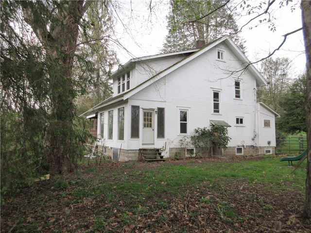 227 Wurtemburg Rd, Ellwood City, PA 16117