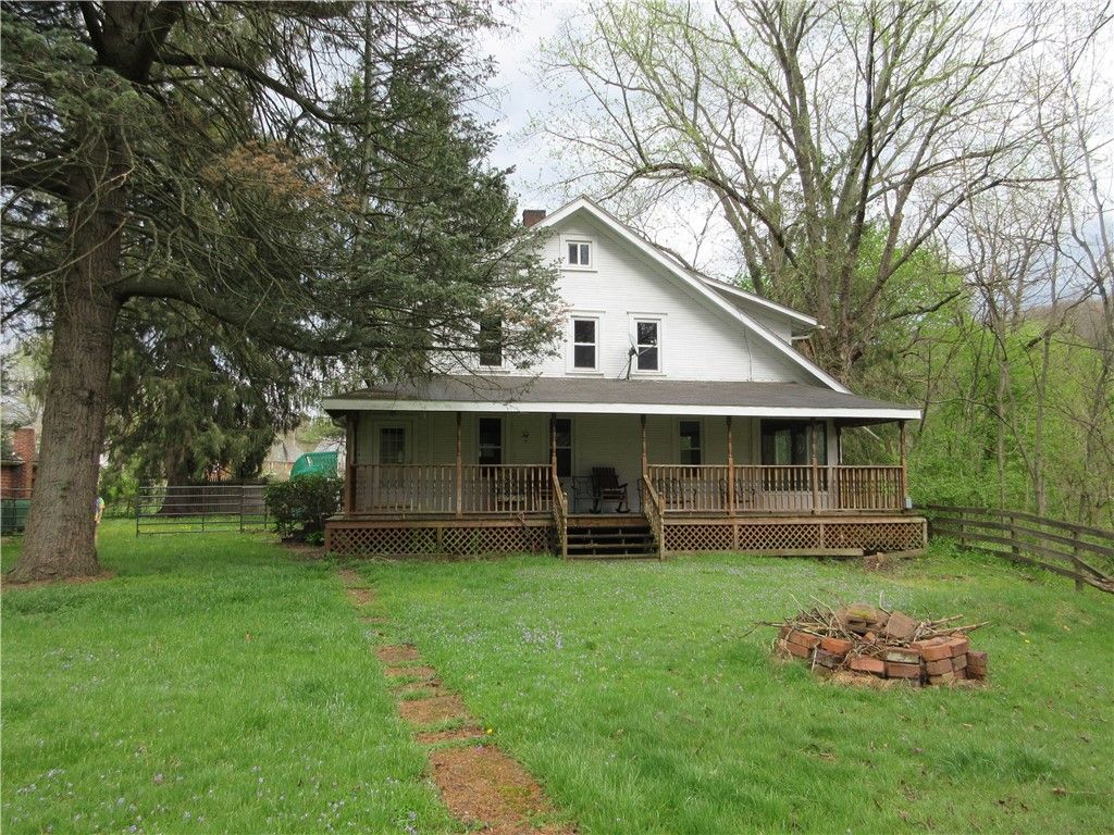 227 Wurtemburg Rd, Ellwood City, PA 16117
