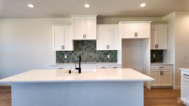 10812 Tatuk Way, Bakersfield, CA 93311