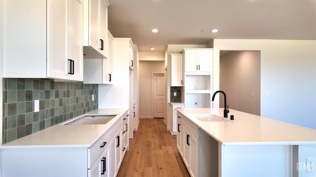 10812 Tatuk Way, Bakersfield, CA 93311