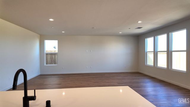 10812 Tatuk Way, Bakersfield, CA 93311