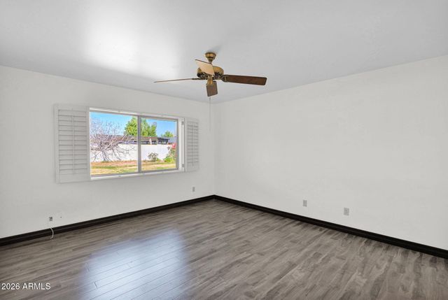 2818 E CALAVEROS Drive, Phoenix, AZ 85028