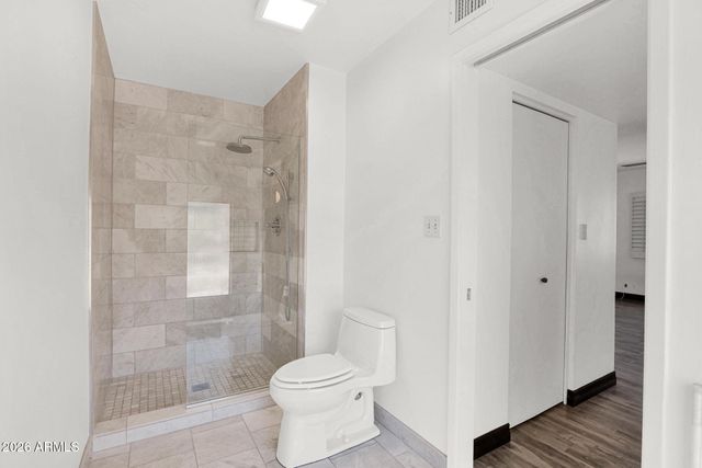 2818 E CALAVEROS Drive, Phoenix, AZ 85028