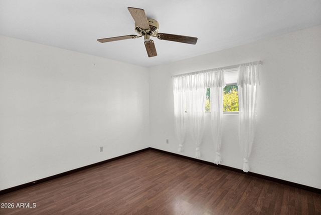 2818 E CALAVEROS Drive, Phoenix, AZ 85028