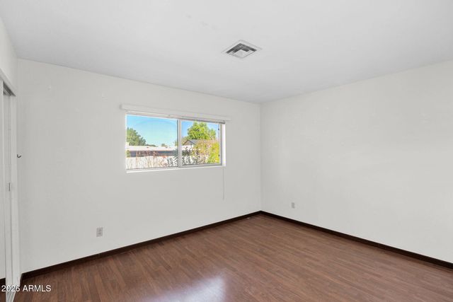 2818 E CALAVEROS Drive, Phoenix, AZ 85028