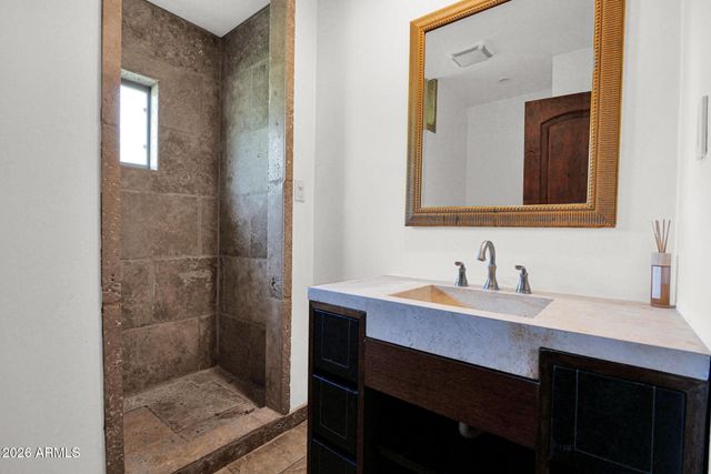 2818 E CALAVEROS Drive, Phoenix, AZ 85028