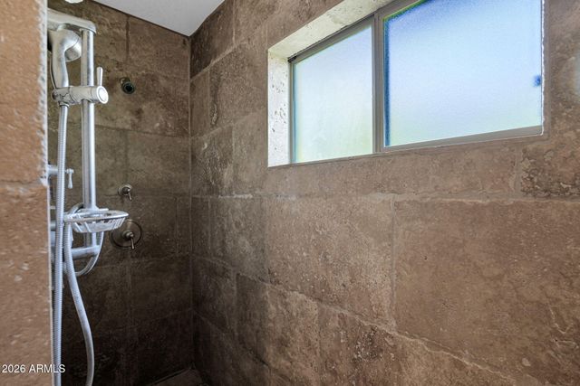 2818 E CALAVEROS Drive, Phoenix, AZ 85028