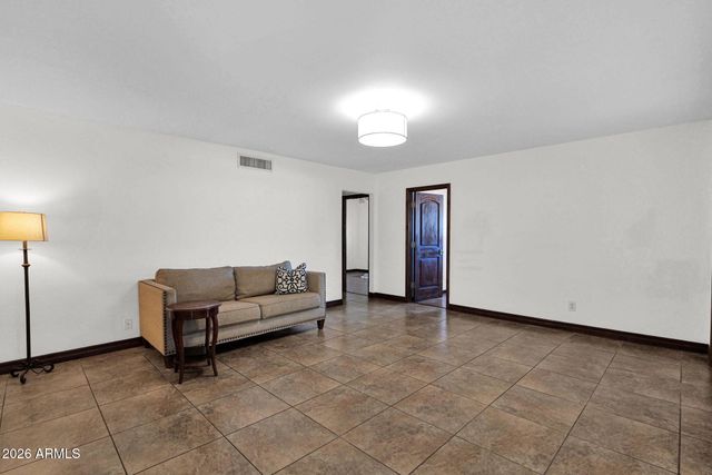 2818 E CALAVEROS Drive, Phoenix, AZ 85028