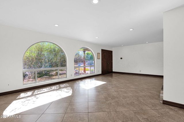 2818 E CALAVEROS Drive, Phoenix, AZ 85028