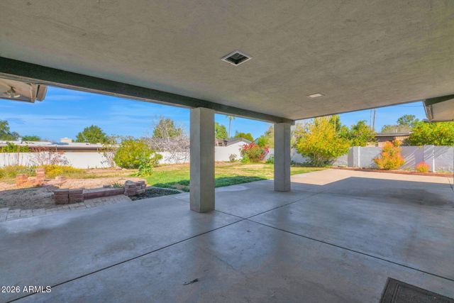 2818 E CALAVEROS Drive, Phoenix, AZ 85028