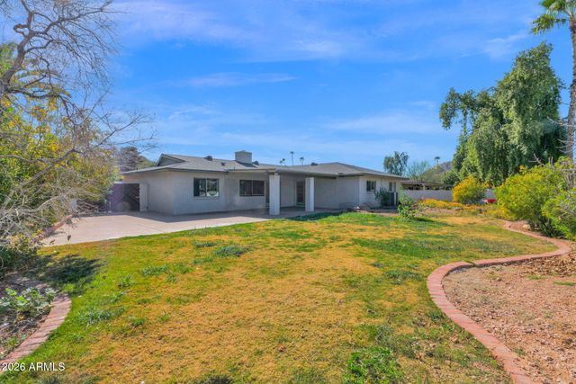 2818 E CALAVEROS Drive, Phoenix, AZ 85028