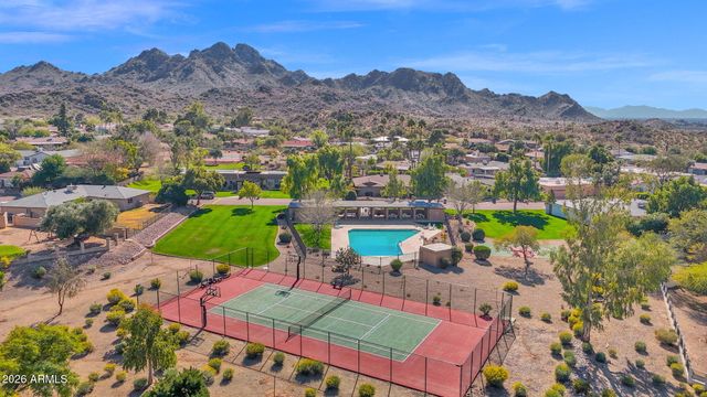 2818 E CALAVEROS Drive, Phoenix, AZ 85028