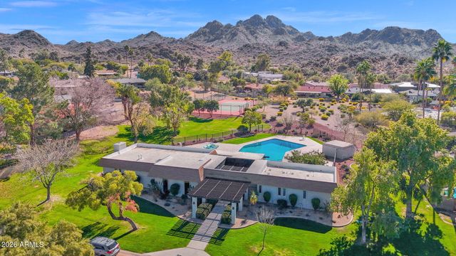 2818 E CALAVEROS Drive, Phoenix, AZ 85028