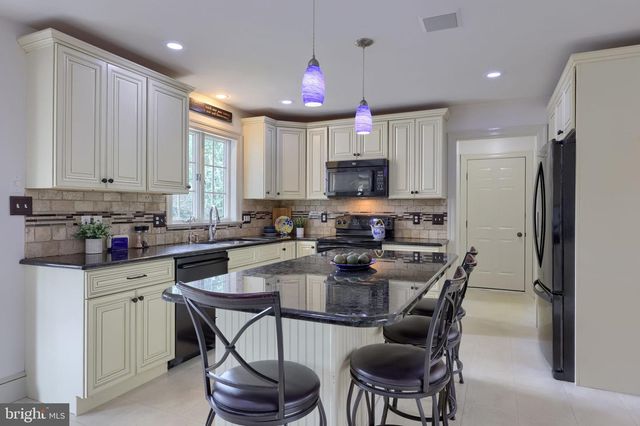 421 RHODA DRIVE, Lancaster, PA 17601